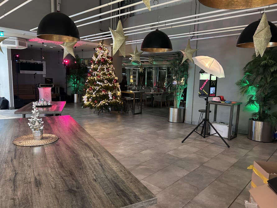 Firmenweihnachtsfeier der Firma ATI mit DJ im Pflanzenkölle Café Restaurant Bambusgarten in Hoppegarten