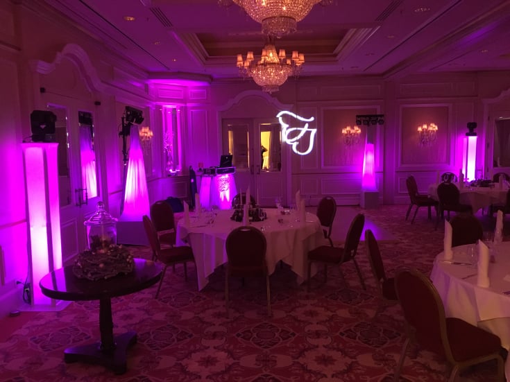 DJ buchen mit professioneller Ton- und Lichttechnik für Events in Berlin & Brandenburg