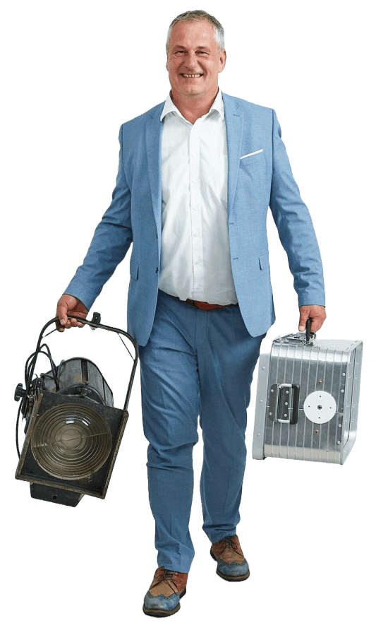 Event & Hochzeits DJ Acki beim Aufbau der Technik für eine Hochzeit