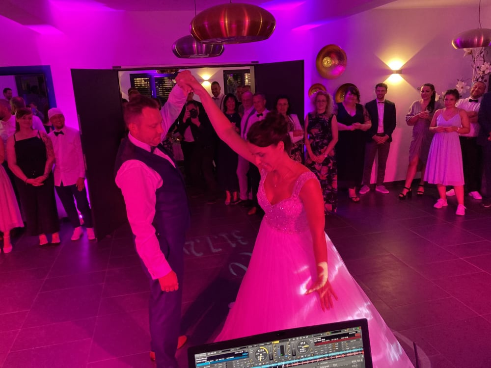 Hochzeitsfeier im Seehotel Villago Petershagen/Eggersdorf – stilvolle Atmosphäre, glückliche Gäste und perfektes Hochzeitsambiente