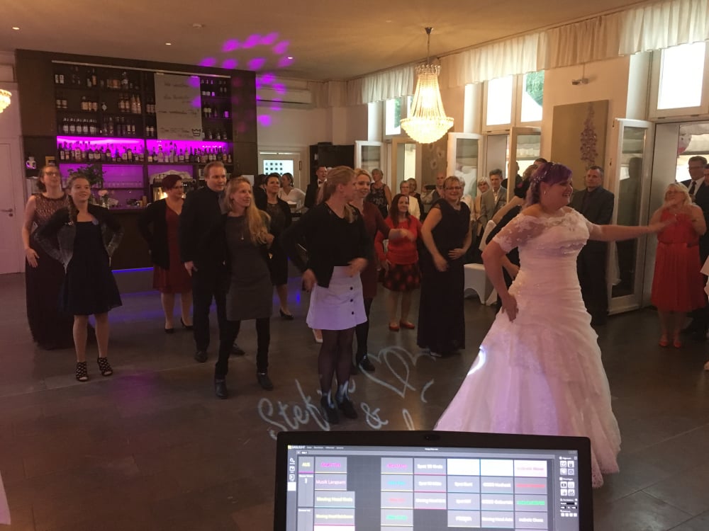 Hochzeitsparty im Schlosscafé Köpenick – volle Tanzfläche und ausgelassene Stimmung bis tief in die Nacht